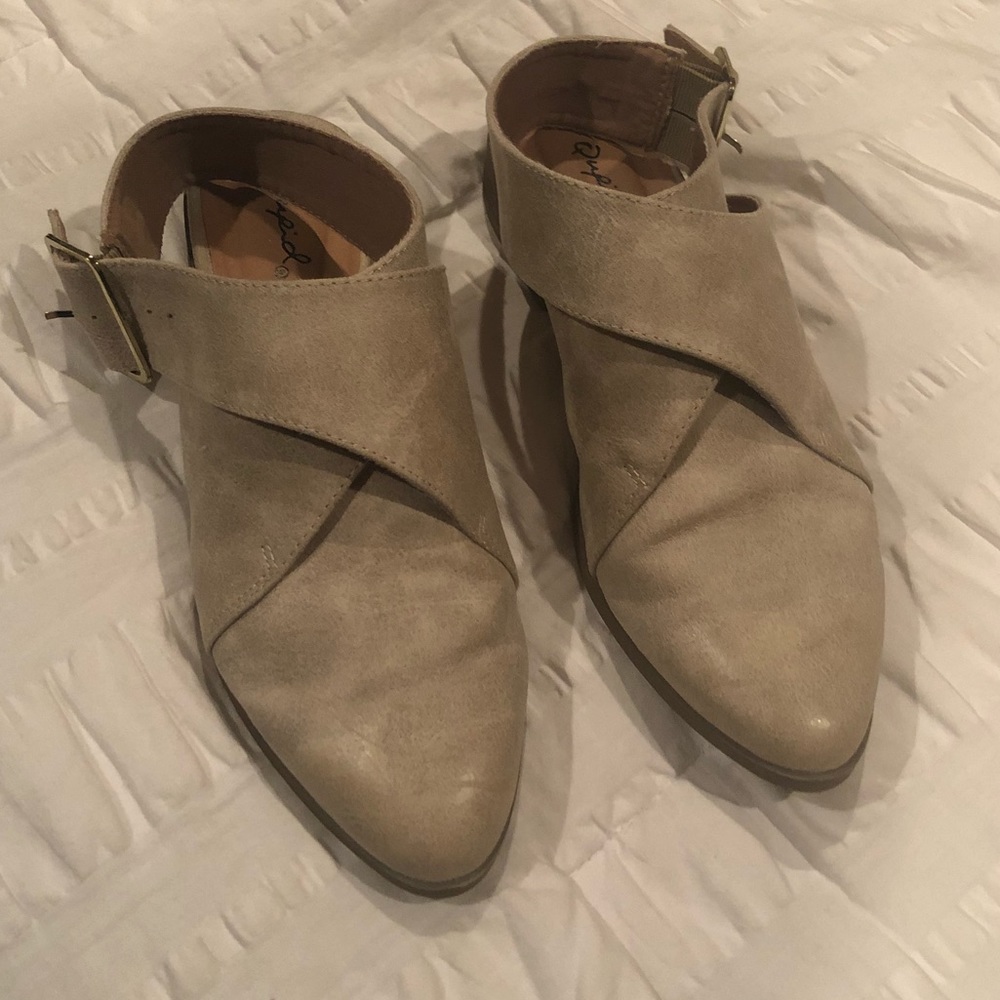 Ladies shoes, size 7